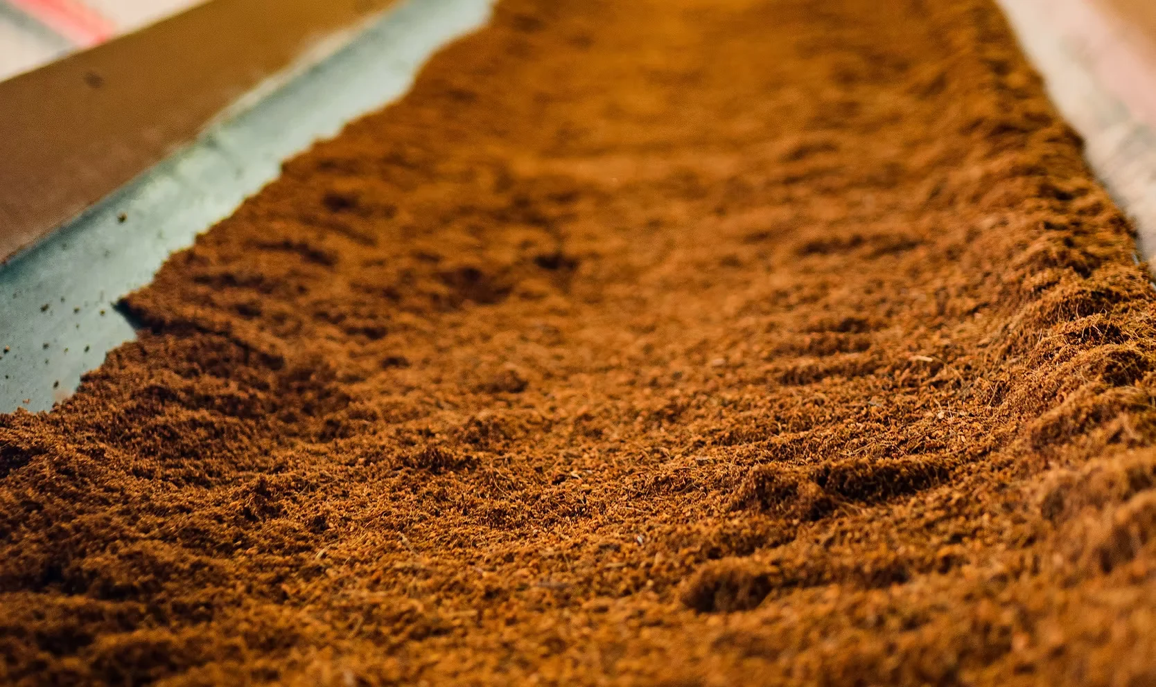 Premium coco coir growing medium - Avee Cocoseller Canada